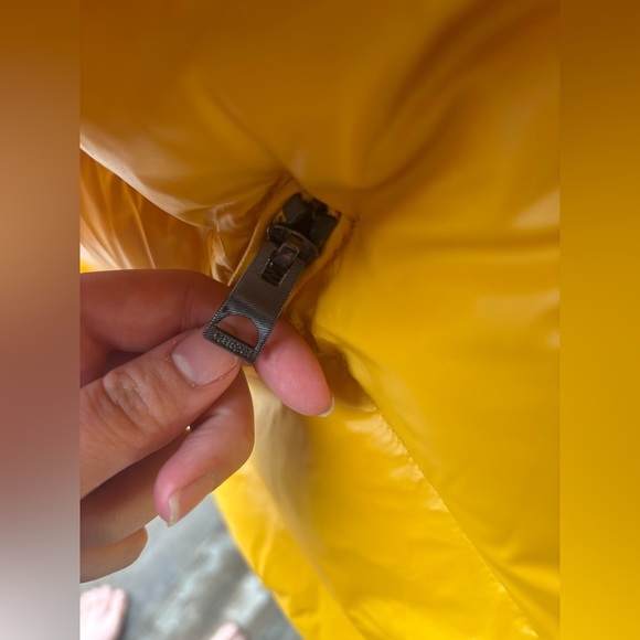 GUESS Yellow Winter Hooded Puffer Jacket Size Xl Men - Picture 3 of 10